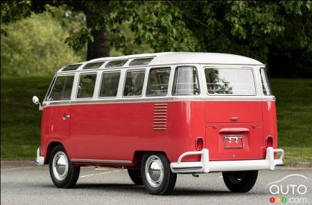 1962 Volkswagen Microbus at auction, three-quarters rear